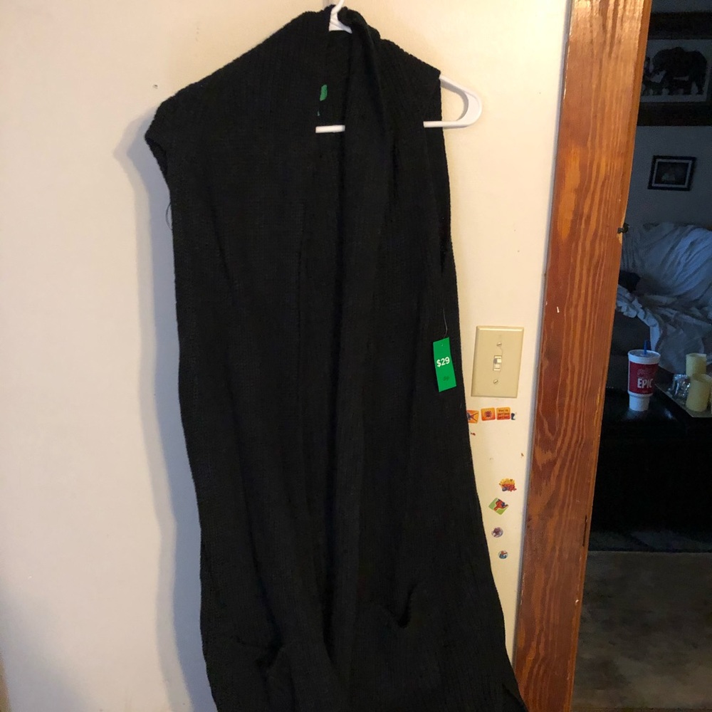 Back to Basic Women’s sleeveless open sweater